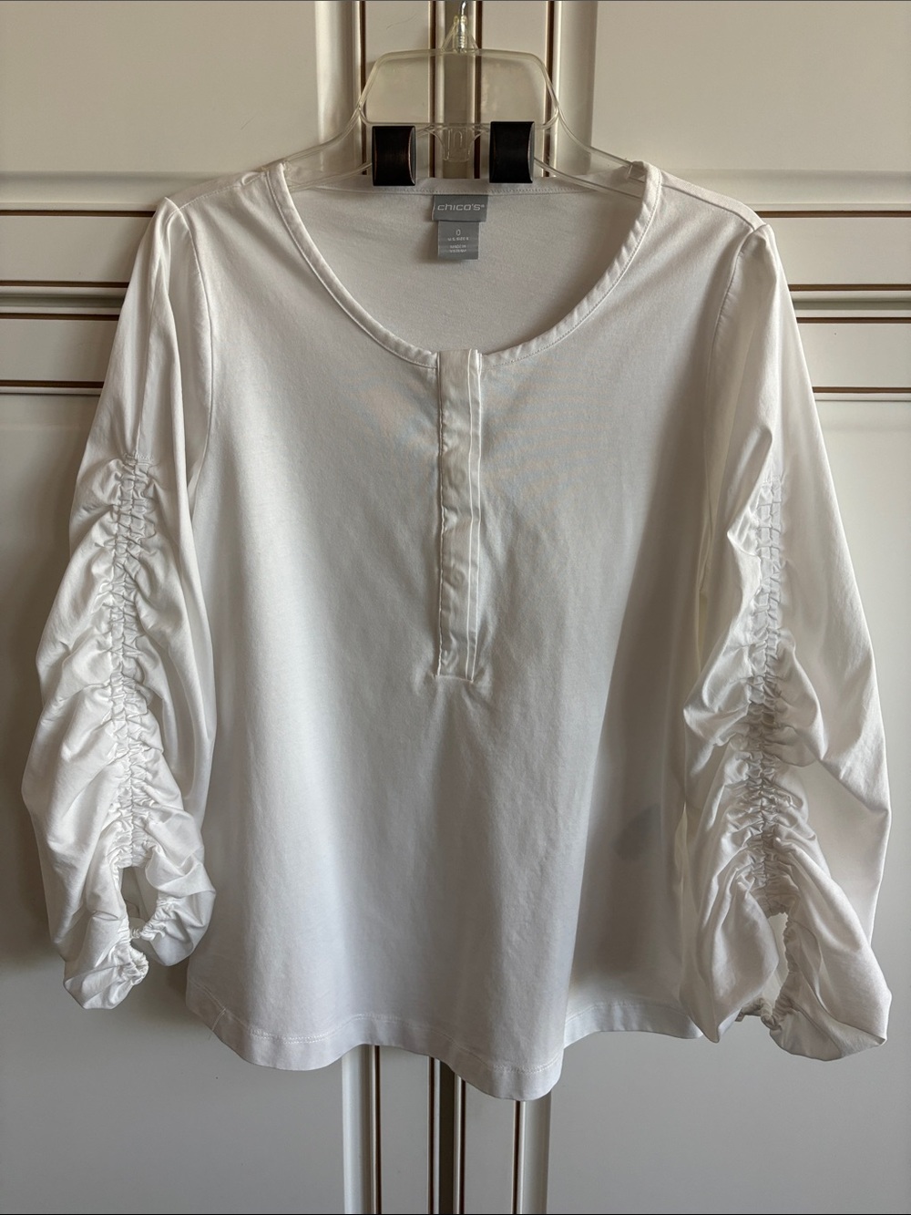 Chico’s Sz 0  White Long Sleeve Ruched-Sleeve Scoop Neck Top